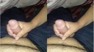 Pakistani wife indulges in solo play