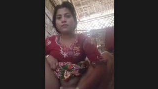 Curvy hillbilly babe pleasures herself with her fingers