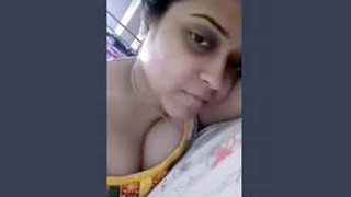 Stunning Indian babe flaunts her body in a sensual video