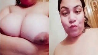 Horny Indian bhabhi flaunts her big boobs