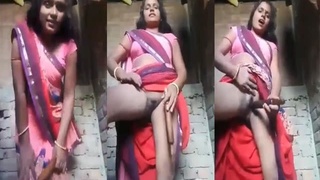Horny Bhabhi masturbates with dildo for selfies