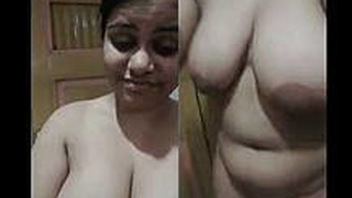 Desi auntie's erotic performance in the nude