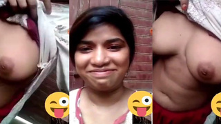 Pakistani girl flaunts her breasts in front of her partner