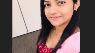 Teen girl Heena gets naughty in a hot video clip