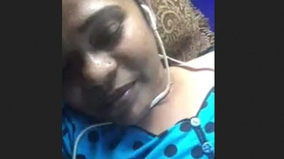 Bhabhi's video call satisfies her lover with her sexual skills