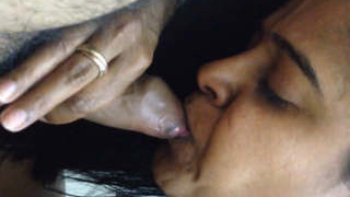 Indian MILF's oral and vaginal sex in one video