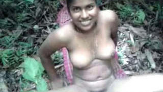Desi babe gets outdoor sex for cash in hot video