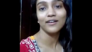 Desi housewife gives a blowjob in Bangla video