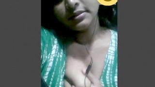 Cute Desi bhabi goes nude in solo video