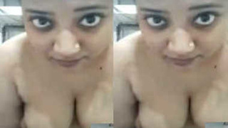 Indian MILF flaunts her body and pleasures herself in explicit video