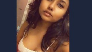 Desi babe flaunts her big boobs and pussy in a selfie video