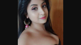 Stunning Indian babe flaunts her curves in a seductive video