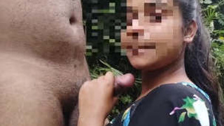 Tamil girl gives a blowjob in the open air and gets a mouthful