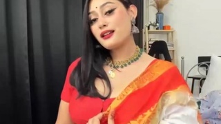 Anna's cute and sexy sari adds to her seductive charm