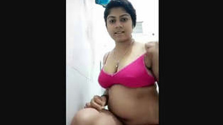 Adorable girl films herself nude while pleasuring herself