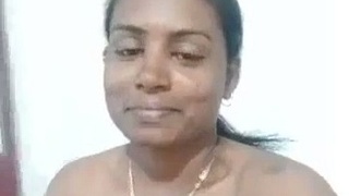 Telugu beauty flaunts her body in Andhra nude MMS