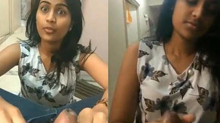 Prajakta, the slutty Mumbai girl, gives a steamy blowjob