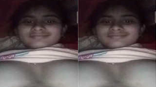 Amateur Indian girl flaunts her assets on Facebook