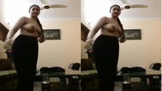 Indian girl flaunts her big boobs in exclusive video