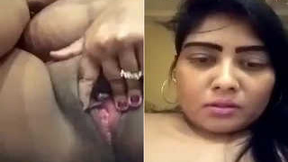 Horny Indian bhabhi flaunts her naked body in exclusive video