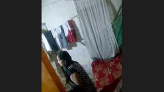 Neighbor catches father and daughter-in-law having sex and shares video online