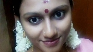 Mallu girl from Kottayam goes nude in selfie video