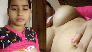 Cute Indian girl takes nude selfies for her boyfriend