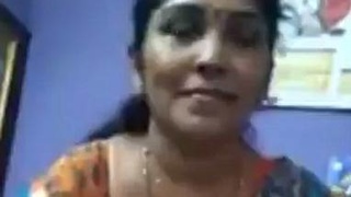 Mallu aunt from Kerala flaunts her nude body in solo video