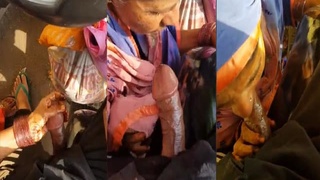 Muslim aunty gives a roadside blowjob to a stranger