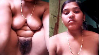 Amateur Indian girl reveals her big boobs and pussy in exclusive video