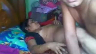 Lucky guy gets to fuck his friend's mom in leaked MMS video