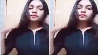 Amateur Bangla girl flaunts her big boobs in exclusive video