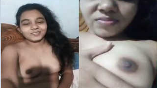 Exclusive video of a pretty Lankan girl exposing her body