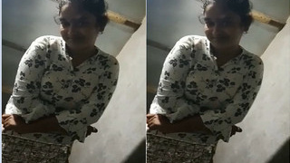 Amateur Indian girl records nude video for lover