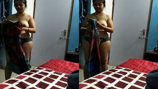Exclusive video of Indian bhabhi changing clothes in front of camera