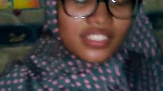 Indonesian woman with hijab and berbulu in erotic video