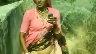 Bhabhi's secret outdoor video in the village