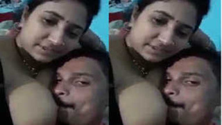 Indian amateur model with big tits seduces man for a kiss