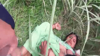 Desi slut flaunts her body outdoors with guys in online video