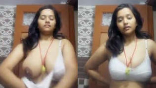 Desi Indian girl flaunts her big boobs and pussy in casting video