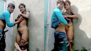 Rural couple has outdoor sex in a hurry