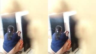 Exclusive Desi bhabhi pees in hidden camera video