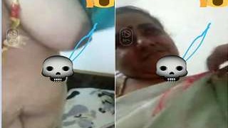 Exclusive video of Mallu bhabhi revealing her body