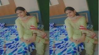Desi beauty flaunts her breasts in exclusive video
