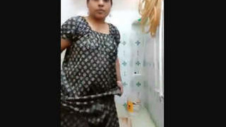 Bhabhi strips down and gets naked in a live chat show
