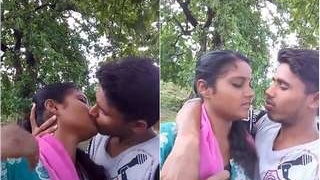 Exclusive Desi lovers share a passionate kiss in HD video