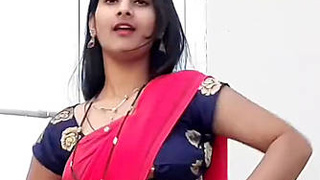 Shivani Thakur's sexy navel on display in a steamy video