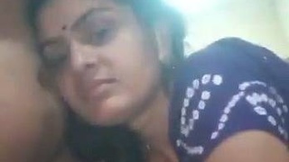 Mallu babe gives a sensual blowjob in Kerala video