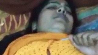 Desi aunty in sari gets fucked hard in a homemade sex video
