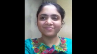 Indian GF Usha's nude selfies in HD video